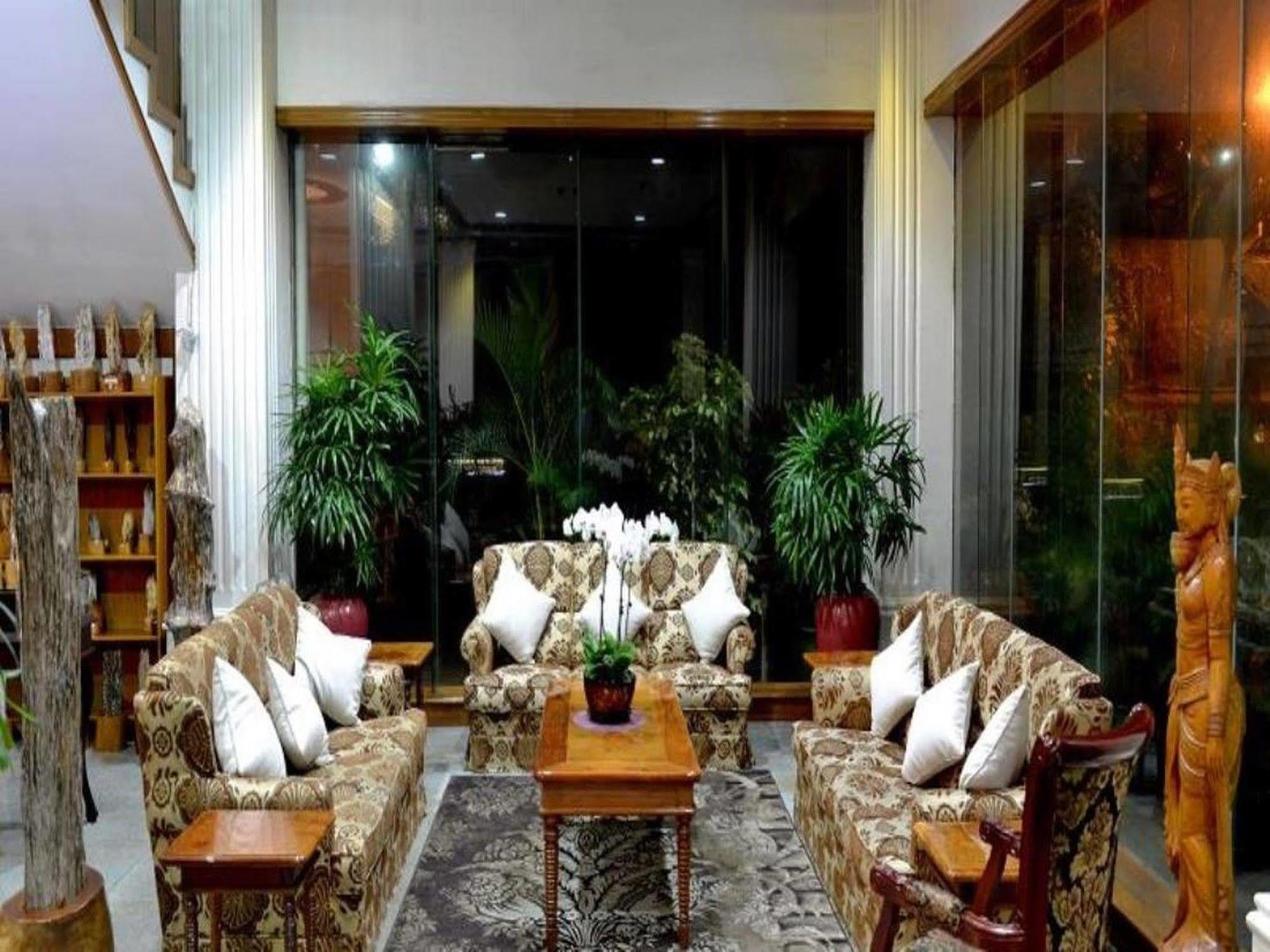 Golden Butterfly Hotel Yangon Exterior photo