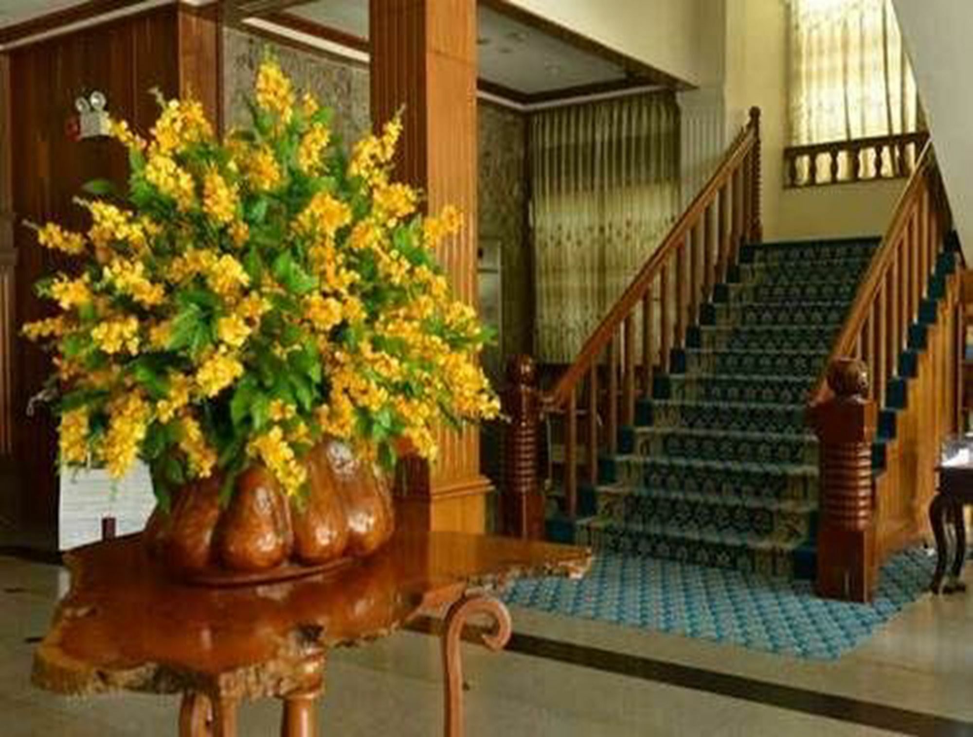 Golden Butterfly Hotel Yangon Exterior photo