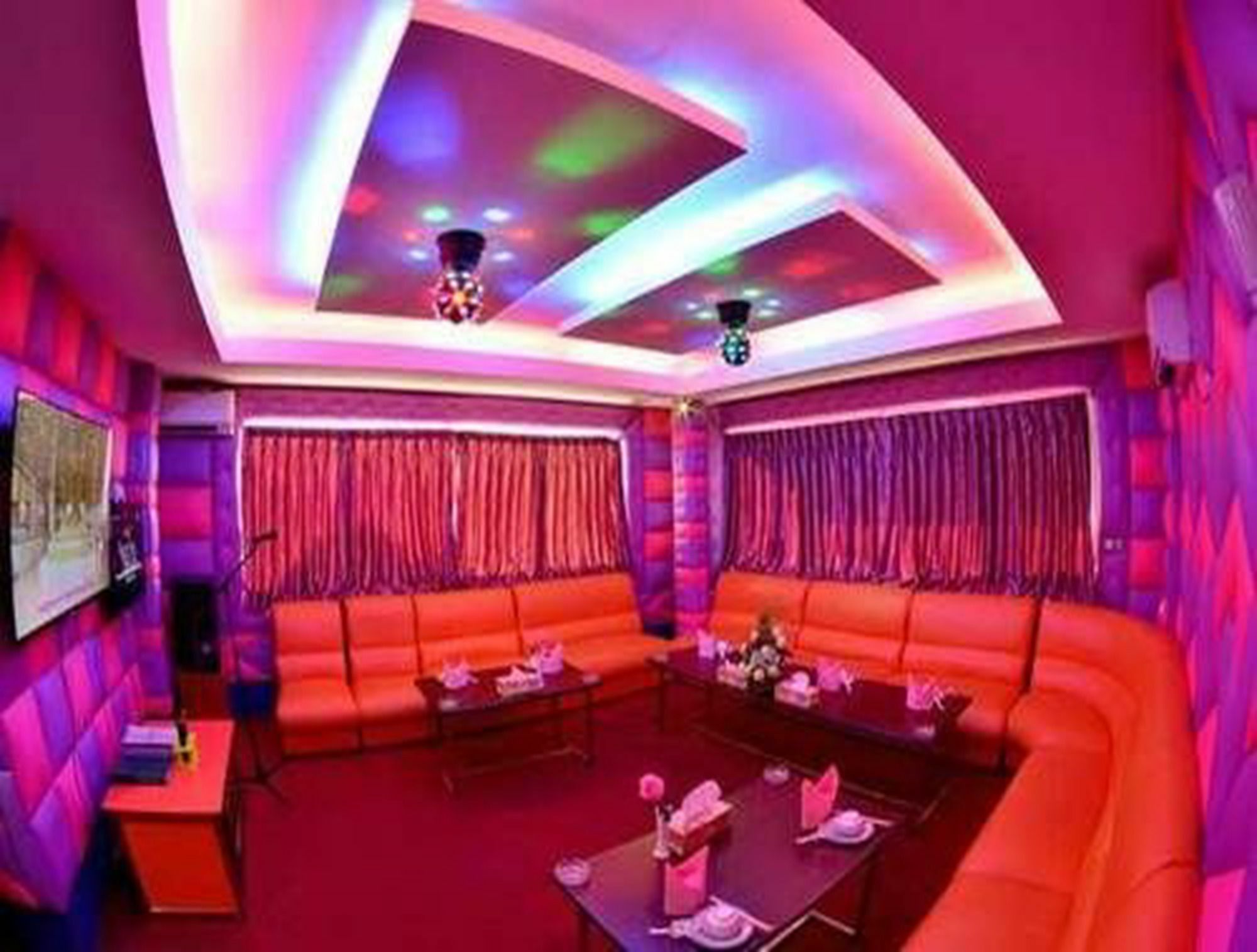 Golden Butterfly Hotel Yangon Exterior photo