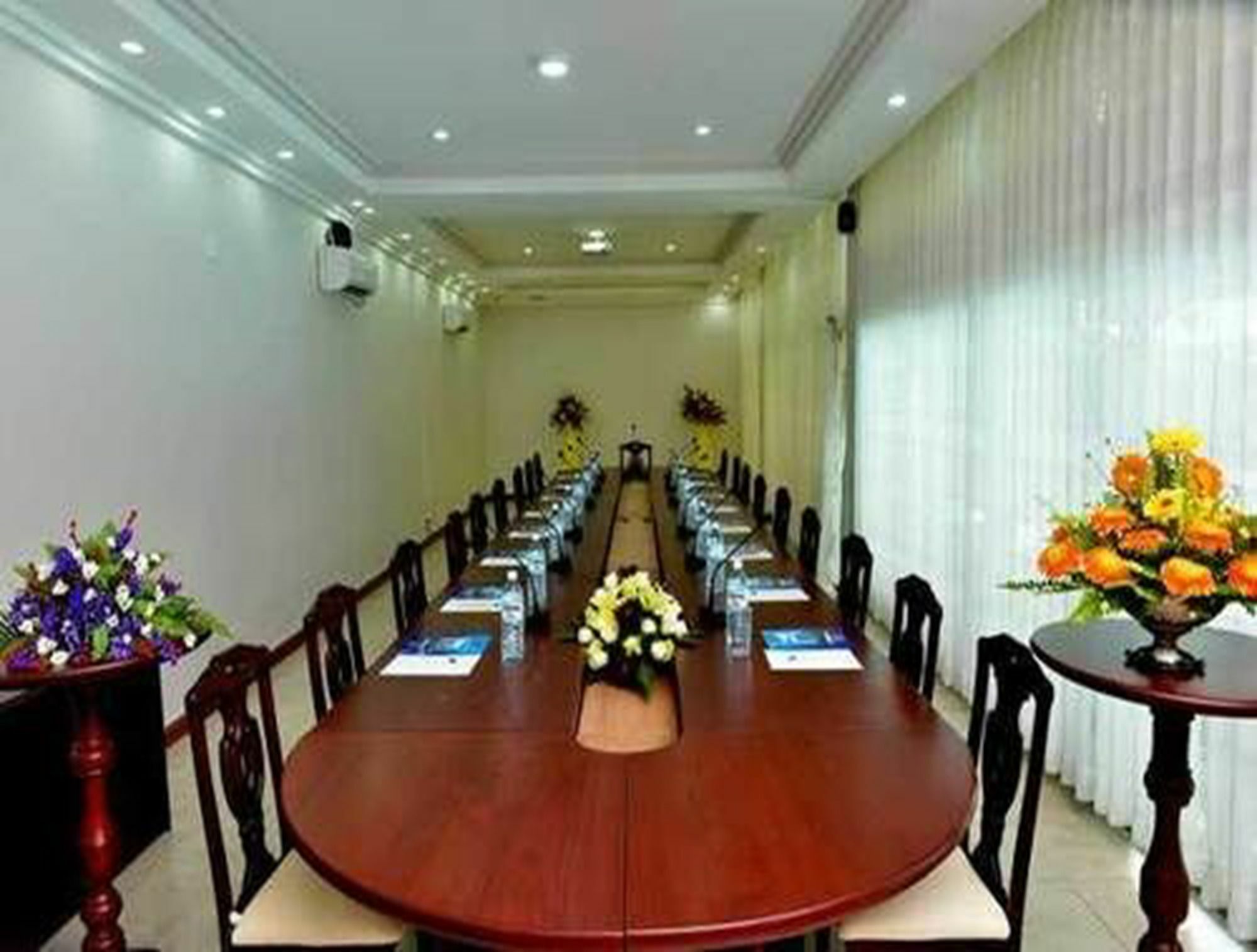 Golden Butterfly Hotel Yangon Exterior photo